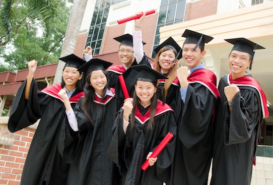 Share 143+ graduation gown singapore latest - camera.edu.vn